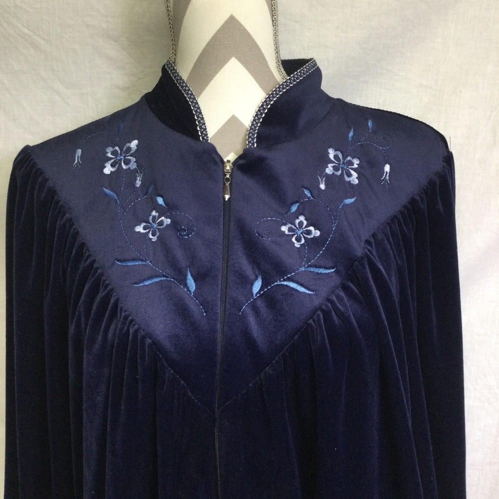 Amanda Stewart Intimates Navy Blue Embroidered Velour 1/2 Zip Long Robe SzL - Picture 2 of 16